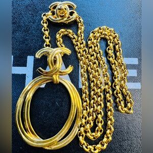 CHANEL VINTAGE TURN LOCK NECKLACE (LIVE SHOWING)